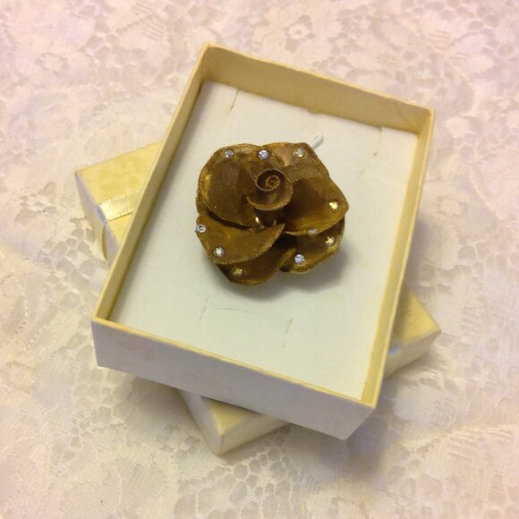 Vintage Rhinestone Gold Tone Rose Metal Brooch Timeless VTG Jewelry Pin - Picture 7 of 9